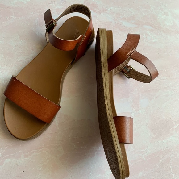 Universal Thread Sandals - Picture 6 of 7